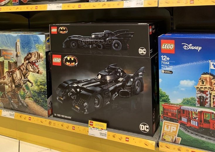 76139 1989 Batmobile at Billund Airport Brickset